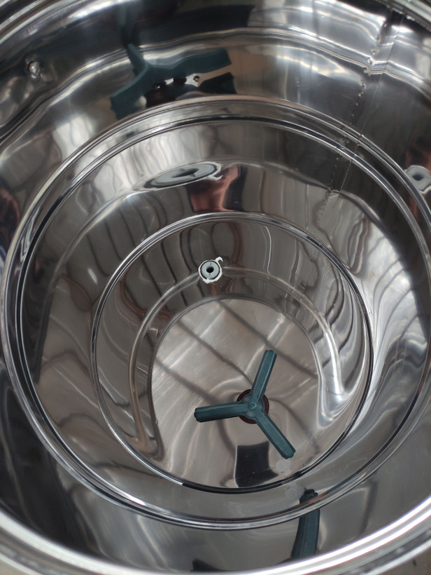 داخل کره گیر سطلی